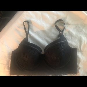 38D bra. NEW